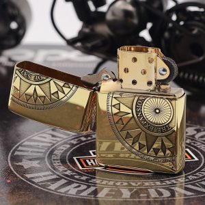 bật lửa zippo họa tiết màu vàng