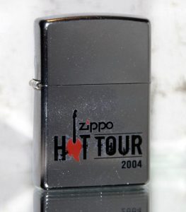 bật lửa zippo hot tour 2004