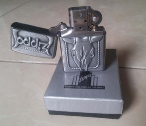 Sản phẩm Zippo bò tót