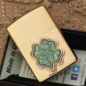 Zippo cỏ bốn lá