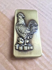 Dòng bật lửa Zippo Armor luôn được sử dụng để điêu khắc nghệ thuật