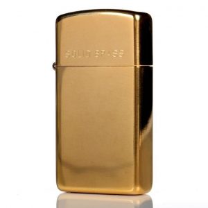 Zippo slim có kích thước nhỏ gọn hơn các loại zippo truyền thống