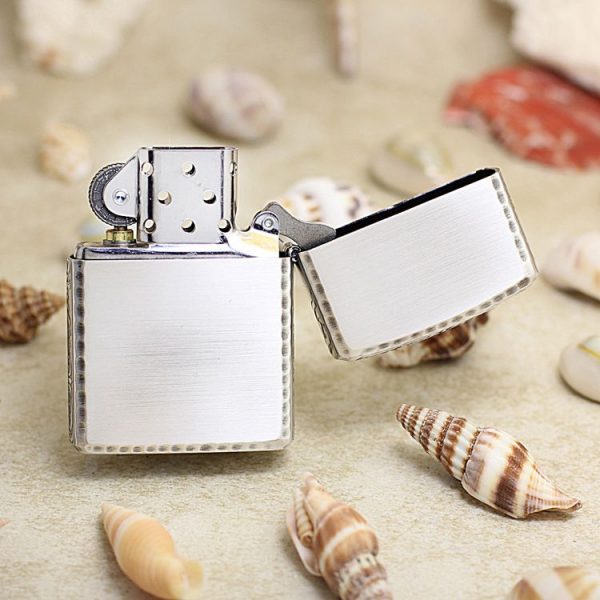 bật lửa zippo họa tiếc màu bạc