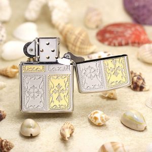 bật lửa zippo họa tiết màu vàng bạc