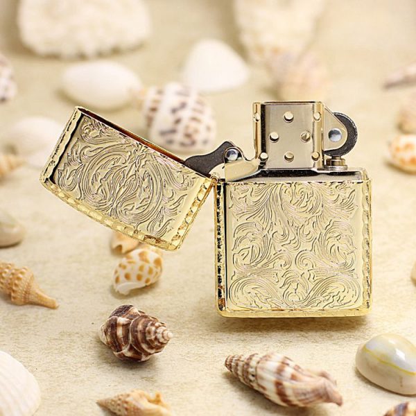 bật lửa zippo họa tiết màu vàng