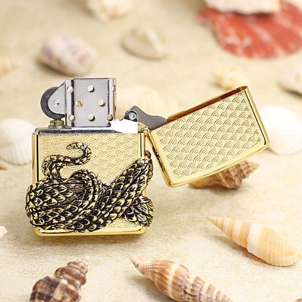 bật lửa zippo họa tiết màu vàng bạc