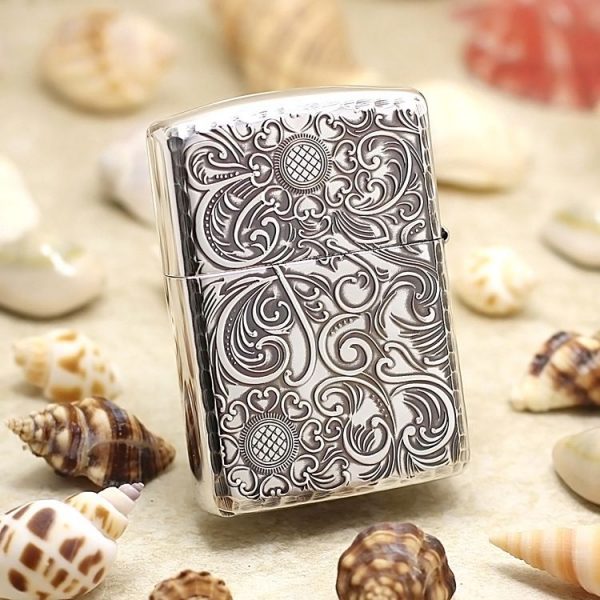 bật lửa zippo họa tiết màu bạc