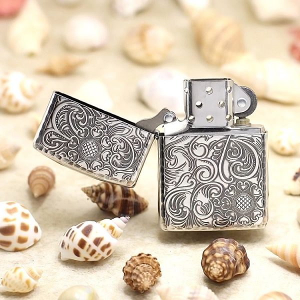 bật lửa zippo họa tiết màu bạc