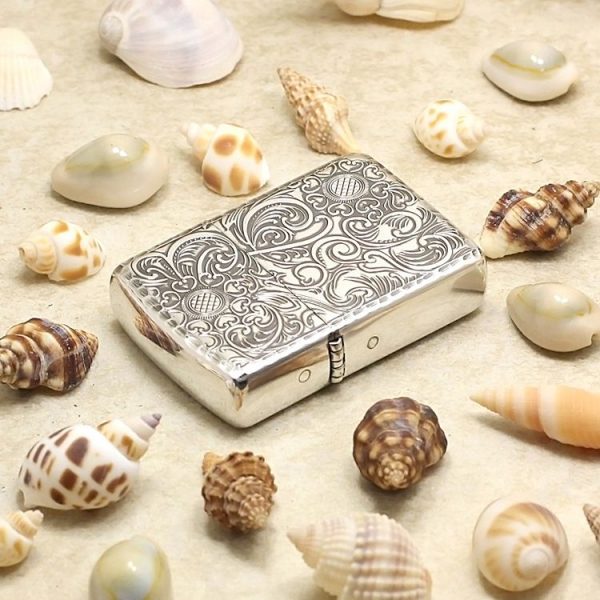 bật lửa zippo họa tiết màu bạc