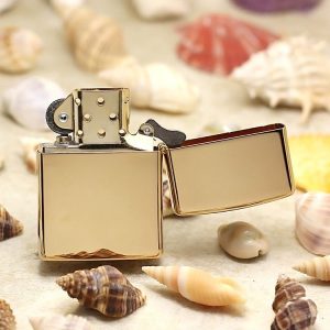 bật lửa zippo màu vàng