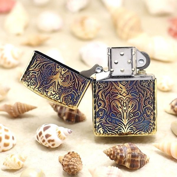 bật lửa zippo họa tiết màu bạc