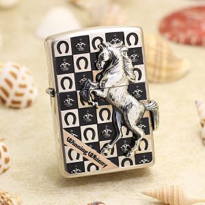 bật lửa zippo ngựa họa tiết màu vàng