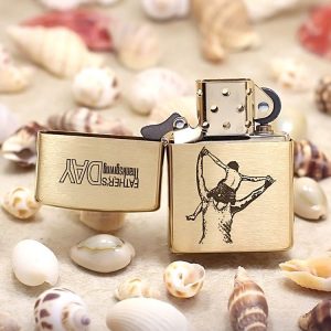 bật lửa zippo họa tiết màu vàng