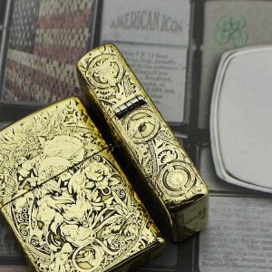 bật lửa zippo họa tiết màu vàng