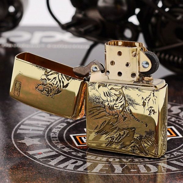 bật lửa zippo họa tiết màu vàng