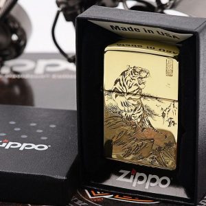 bật lửa zippo họa tiết màu vàng