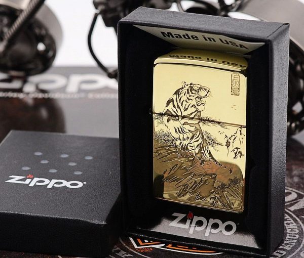 bật lửa zippo họa tiết màu vàng