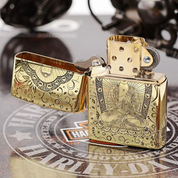 bật lửa zippo họa tiết màu vàng