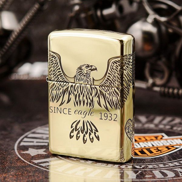 bật lửa zippo họa tiết màu vàng