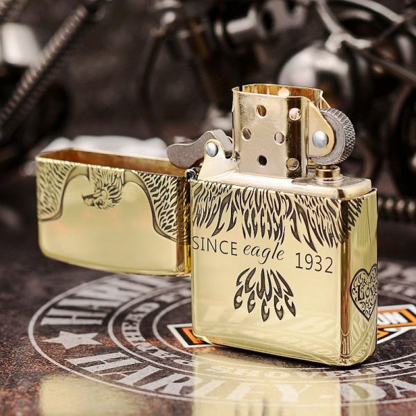 bật lửa zippo họa tiết màu vàng