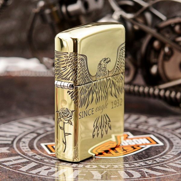 bật lửa zippo họa tiết màu vàng