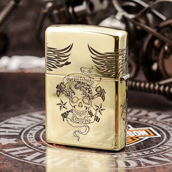 bật lửa zippo họa tiết màu vàng