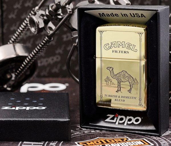 bật lửa zippo họa tiết màu vàng