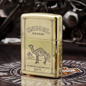 bật lửa zippo họa tiết màu vàng