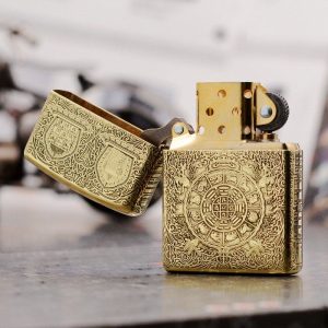 bật lửa zippo họa tiết màu vàng