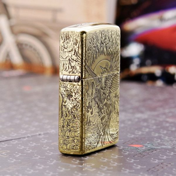 bật lửa zippo họa tiết màu vàng