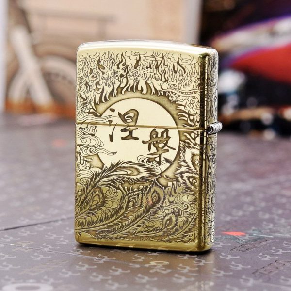 bật lửa zippo họa tiết màu vàng