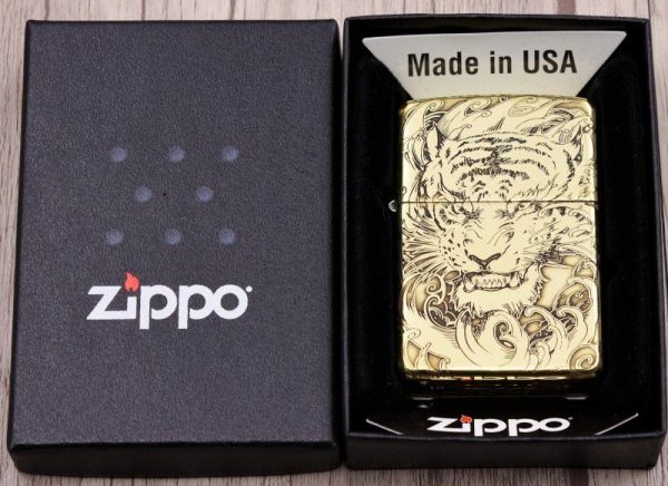 bật lửa zippo họa tiết màu vàng