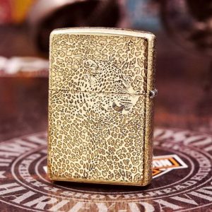 bật lửa zippo họa tiết màu vàng