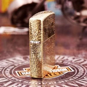 bật lửa zippo họa tiết màu vàng