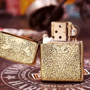 bật lửa zippo họa tiết màu vàng