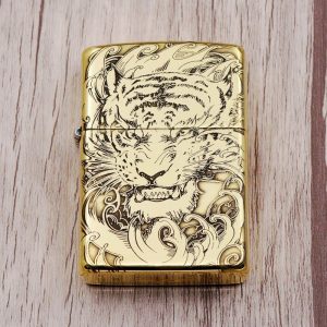 bật lửa zippo họa tiết màu vàng