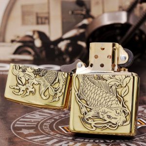 bật lửa zippo họa tiết màu vàng