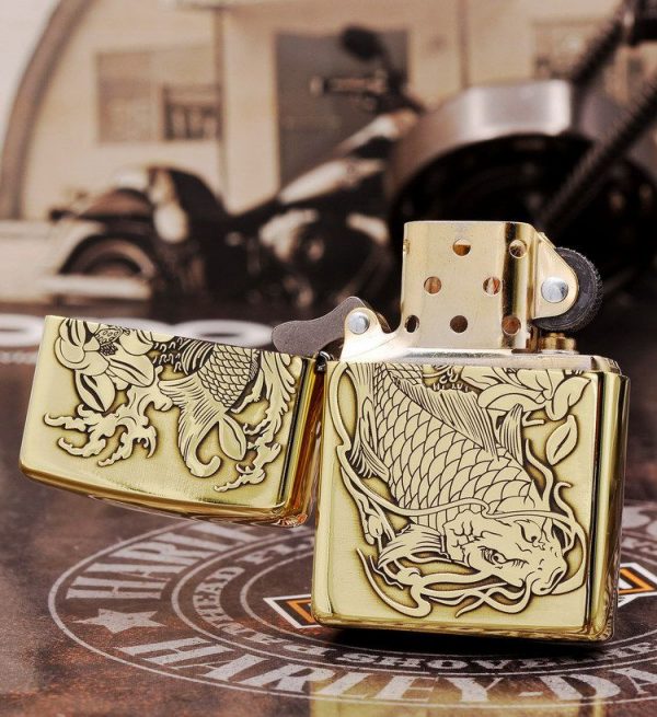 bật lửa zippo họa tiết màu vàng