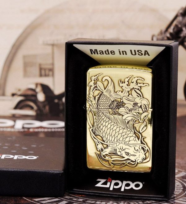 bật lửa zippo họa tiết màu vàng