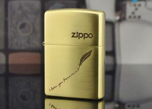 bật lửa zippo màu vàng