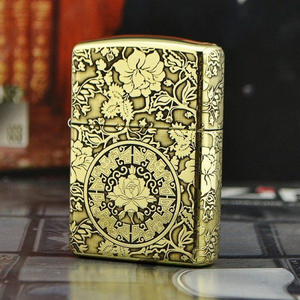 bật lửa zippo họa tiết màu vàng