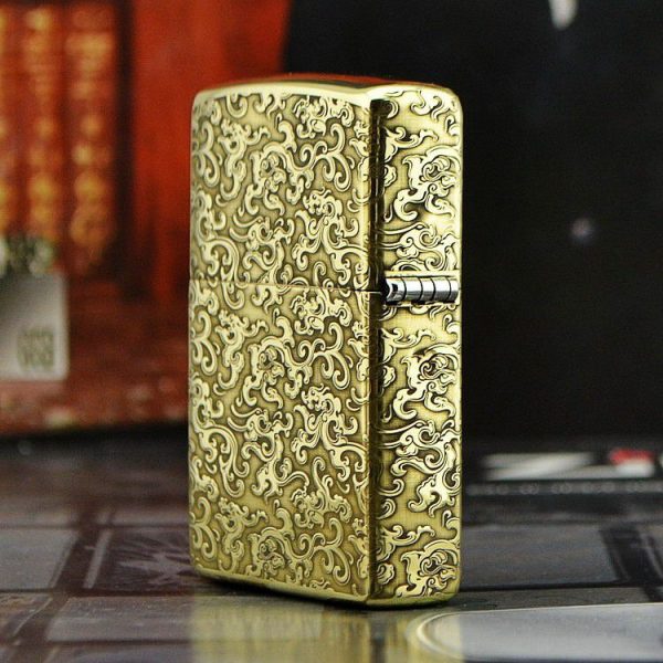 bật lửa zippo họa tiết màu vàng