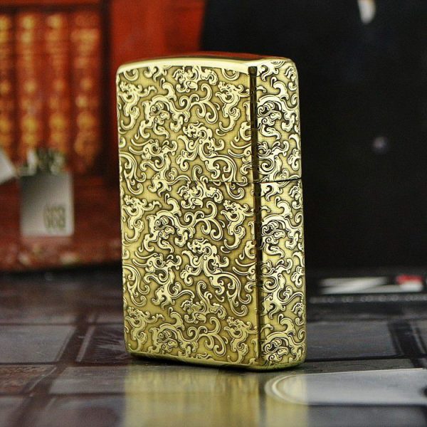 bật lửa zippo họa tiết màu vàng