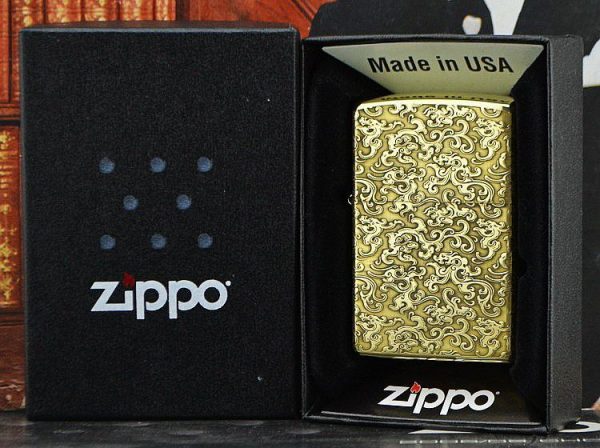 bật lửa zippo họa tiết màu vàng