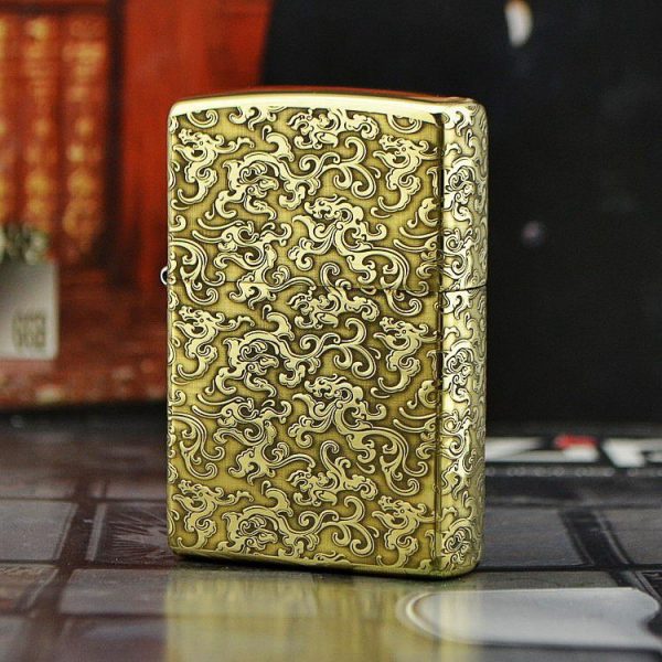 bật lửa zippo họa tiết màu vàng