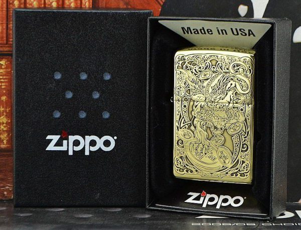 bật lửa zippo họa tiết màu vàng