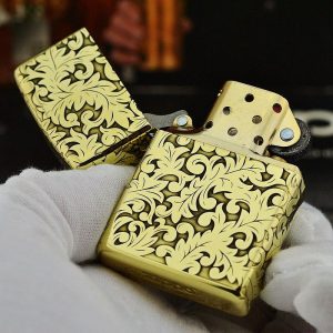 bật lửa zippo họa tiết màu vàng