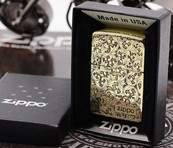 bật lửa zippo họa tiết màu vàng