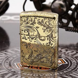 bật lửa zippo họa tiết màu vàng