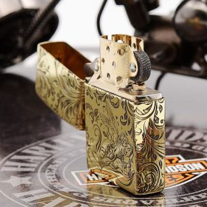 bật lửa zippo họa tiết màu vàng